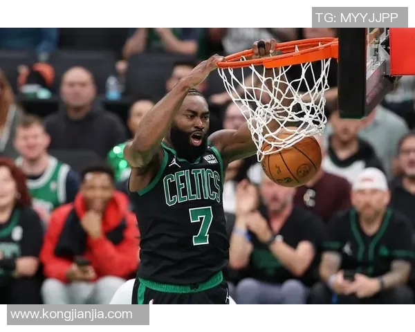 杰伦布朗的崛起之路：从新秀到NBA超级明星的奋斗历程