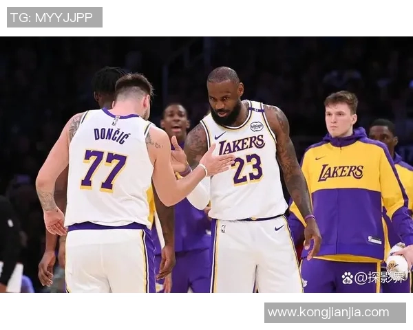 今日火箭对湖人精彩比赛录像回放全程分析与精彩瞬间分享